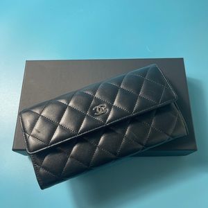 Chanel quilted lambskin wallet